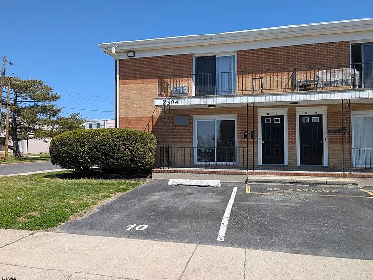 2304 Hamilton Ave — Photo 11