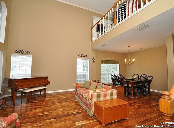 5th image of 2102 Mollys Way Dr