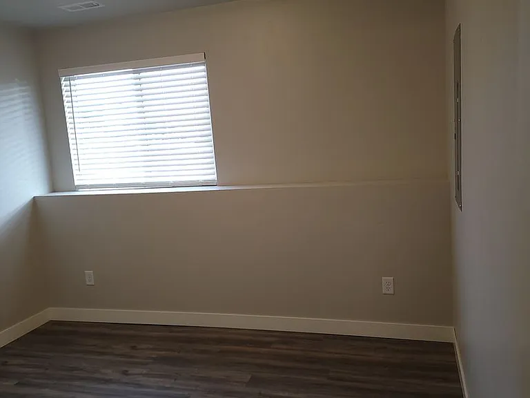 190-196 McGriff Way — Photo 11