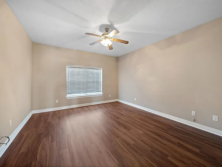 23010 Prairie Lake Ct — Photo 33
