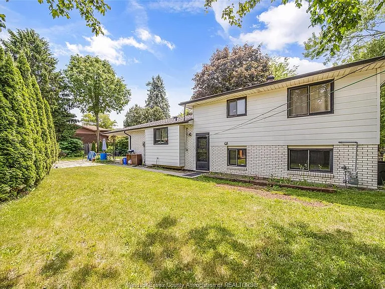7105 Isabelle Ct — Photo 27