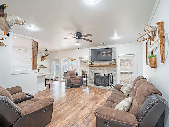 3rd image of 1210 Ridgecrest Dr