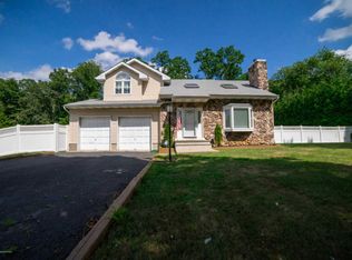 45 Woodside Ave, East Windsor, NJ 08520