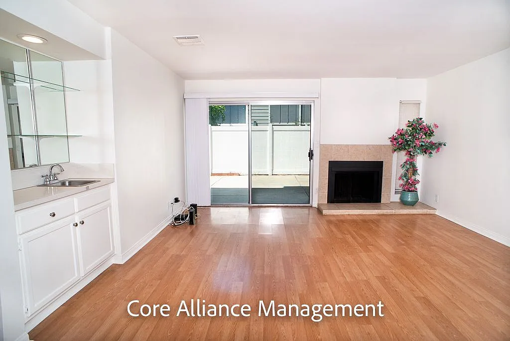 18200 Andrea Circle South - 3 — Photo 4
