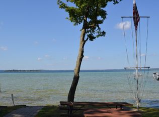 98 Osprey Ave, Roscommon, MI 48653