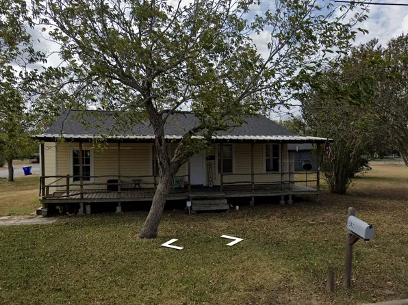 502 W Morris St, Yoakum, TX 77995