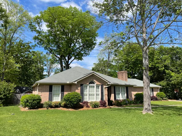 1317 Forest Brook Dr, Demopolis, AL 36732