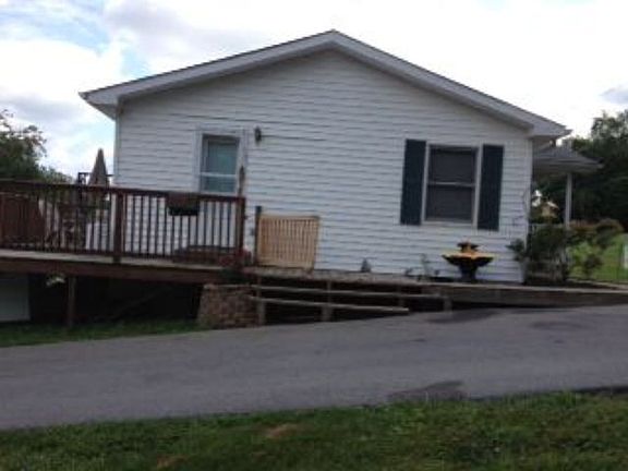 3rd image of 16008 Elementary Dr