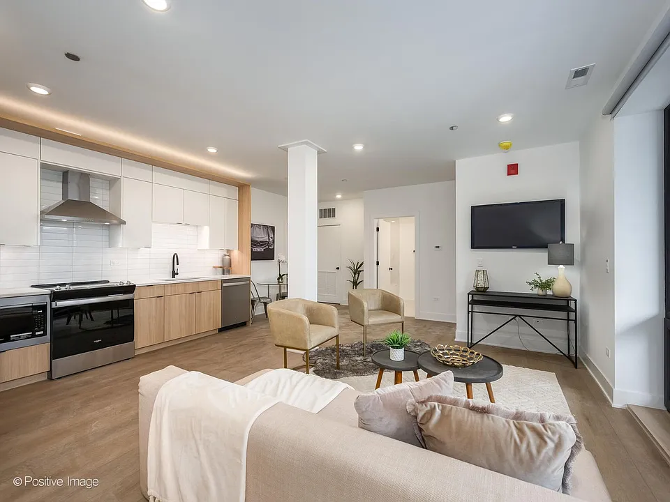 4713 N Clark St #503