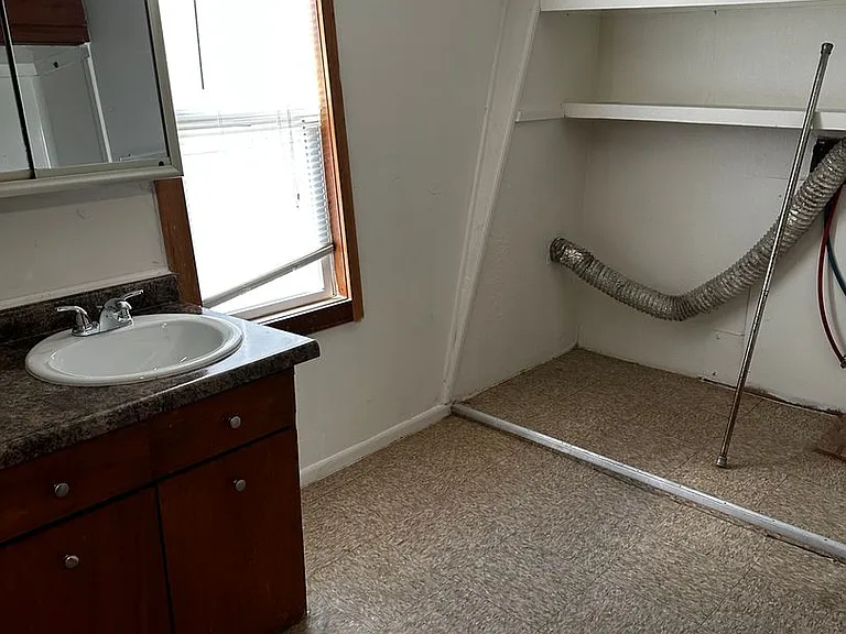 341 College St #343 — Photo 6