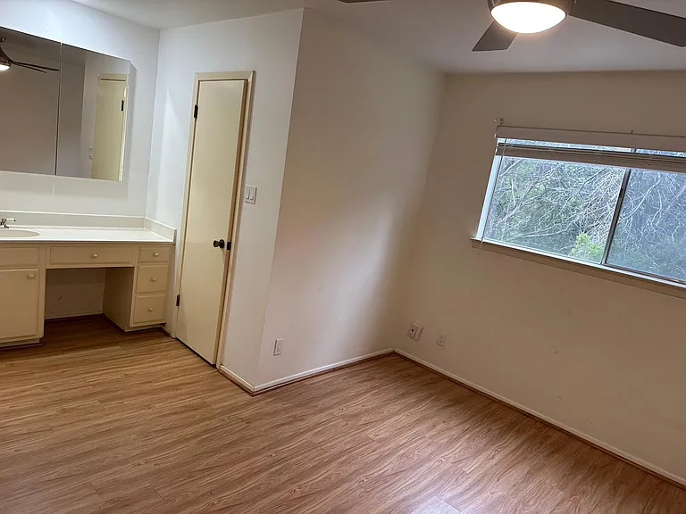 701 The High Rd #A — Photo 25