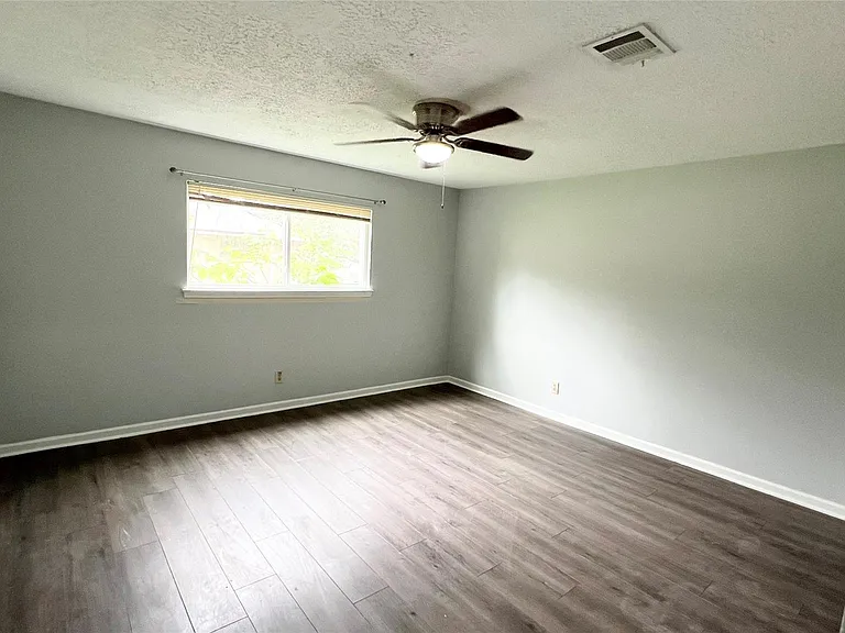 803 Glen Hollow Dr — Photo 16