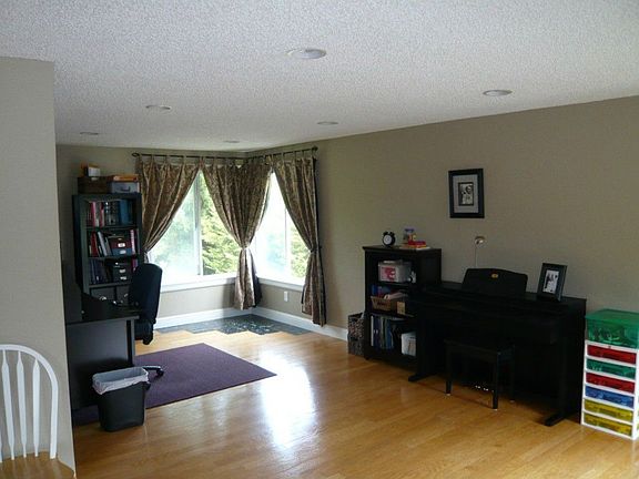 4th image of 6329 95th St NE