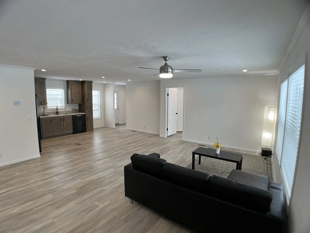 3 bed, 2.0 bath, 1251 sqft, $1,850 — Photo 3