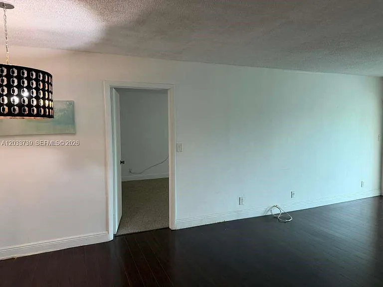 140 Lakeview Dr #211 — Photo 3