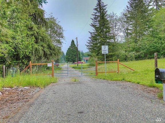 Private drive at end of road. Secluded and peaceful. 