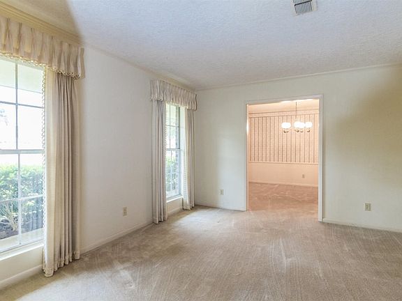 3rd image of 1295 Elaine Dr
