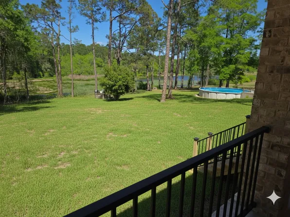 699 Pinewood Dr, Defuniak Springs, FL 32433