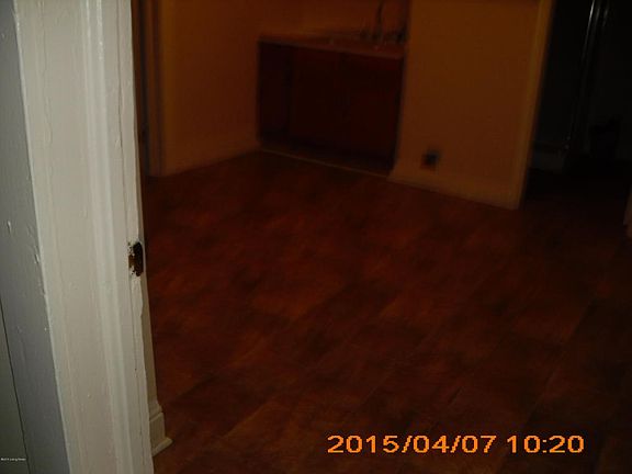 3rd image of 609 Crescent Ct