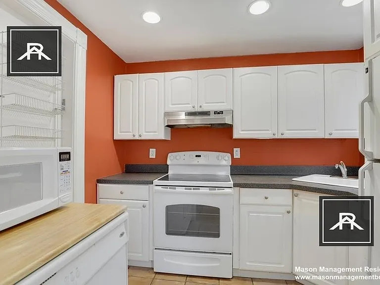 121 Park St #1 — Photo 2