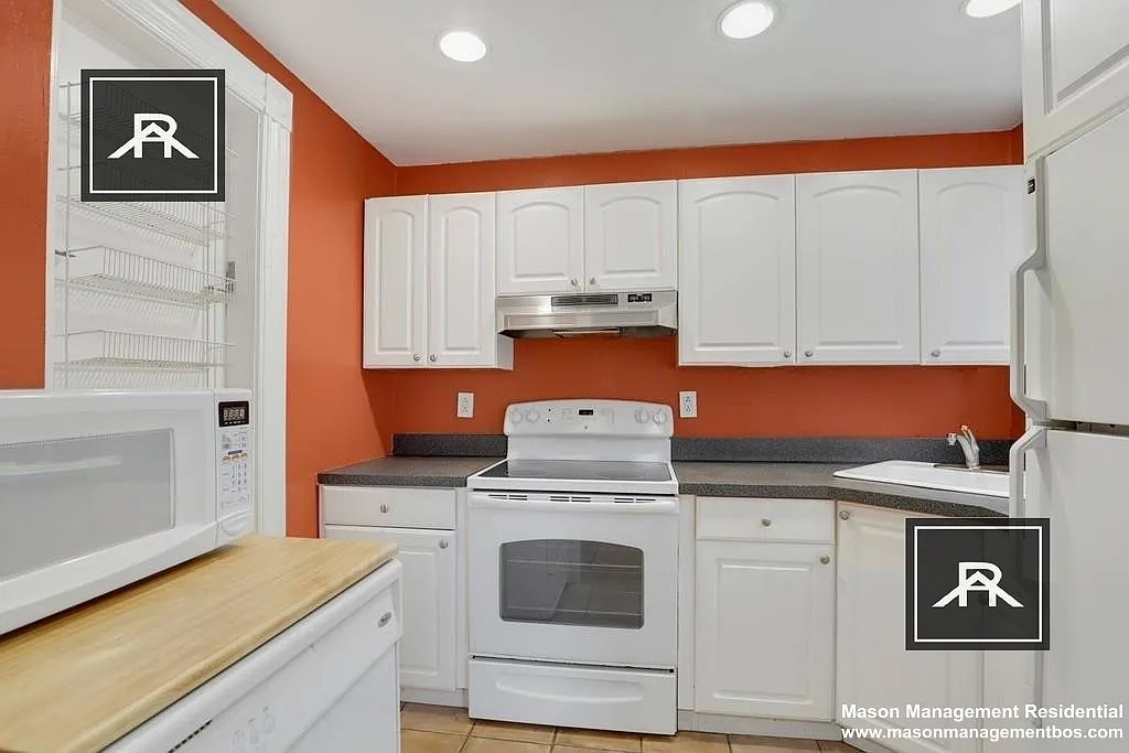 Building Photo - 121 Park St #1