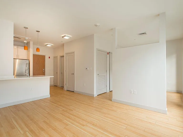 West Square Apartments — Photo 49