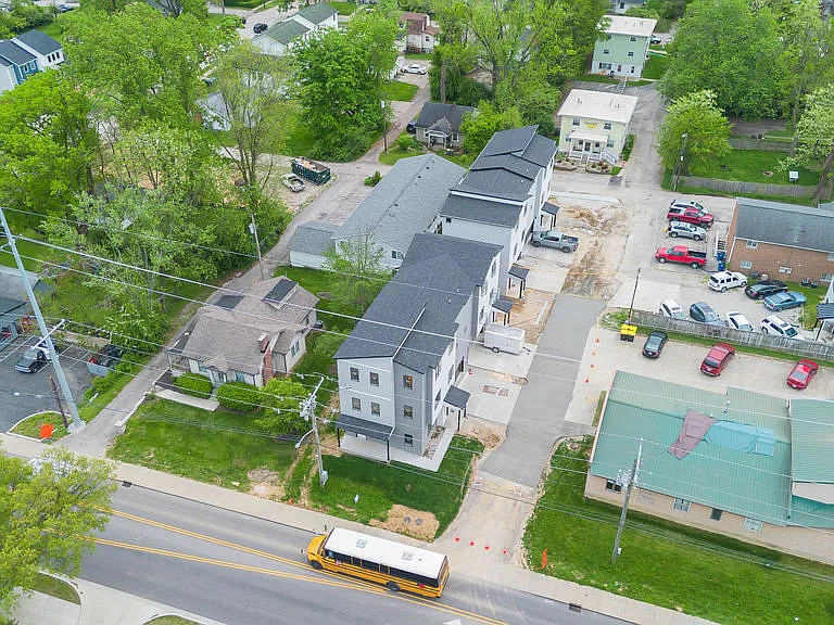 313 W 17th St — Photo 13