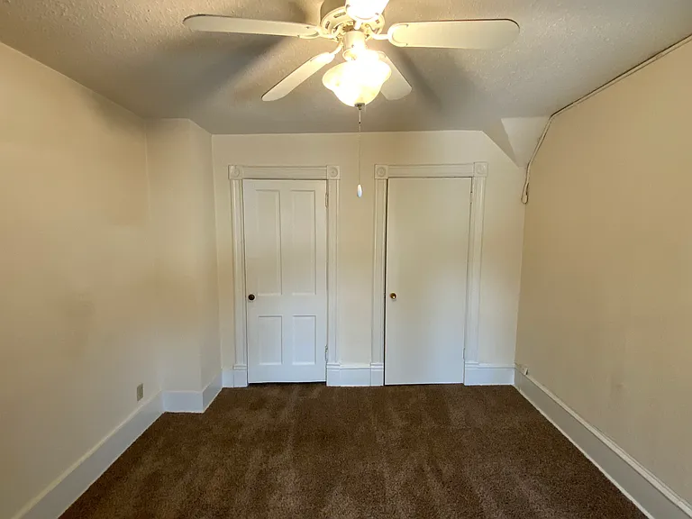 3 bed, 1.0 bath, 580 sqft, $1,150 — Photo 28