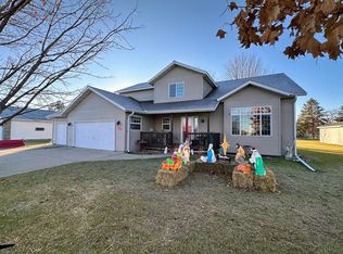 420 7th St NE, Perham, MN 56573