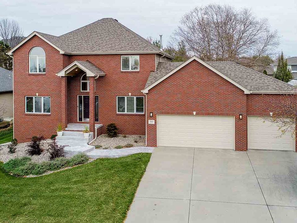 1st image of 7810 Amelia Dr