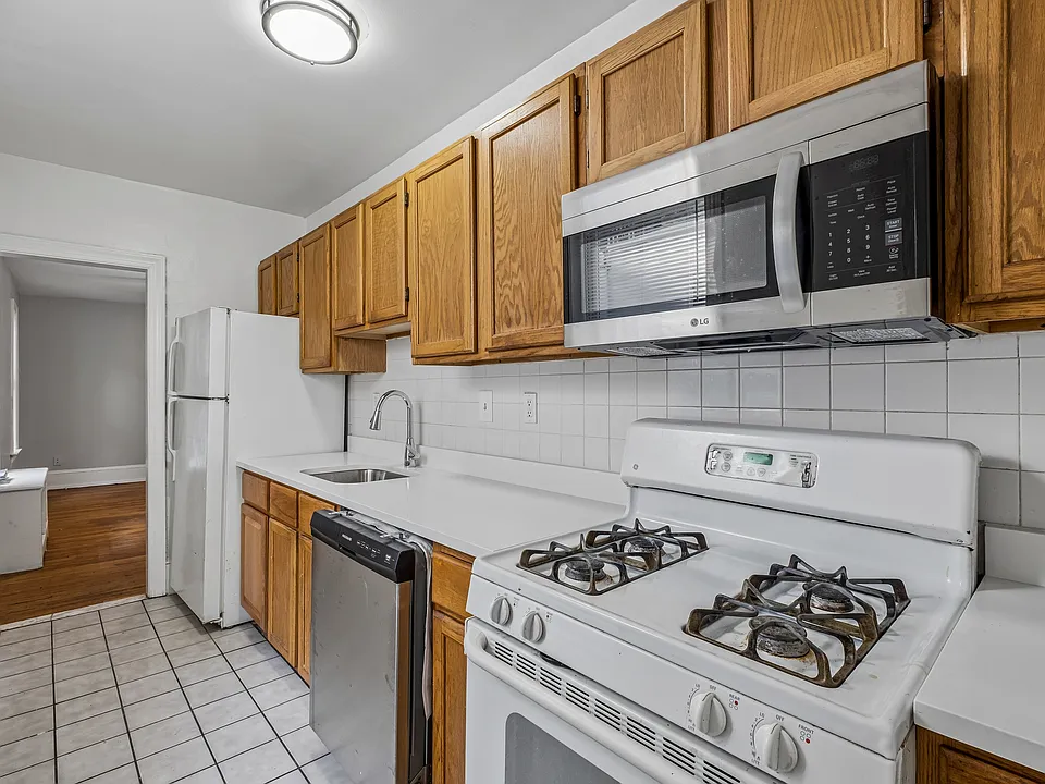 4135 Ridge Ave #2R
