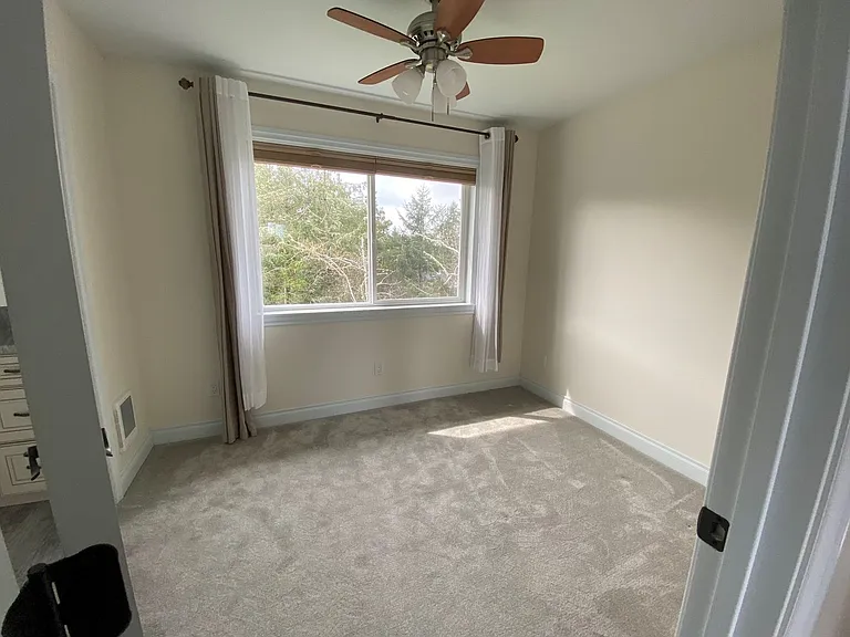 731 N Bay Ave SE — Photo 20