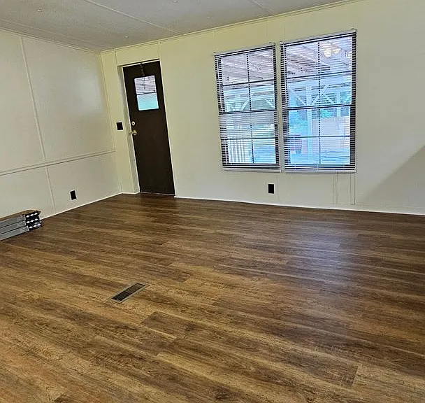 108 Davis Rd E — Photo 34