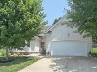 8511 Hauser Ct, Lenexa, KS 66215