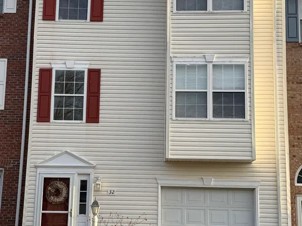 32 Fairway Dr, Mount Clare, WV 26408