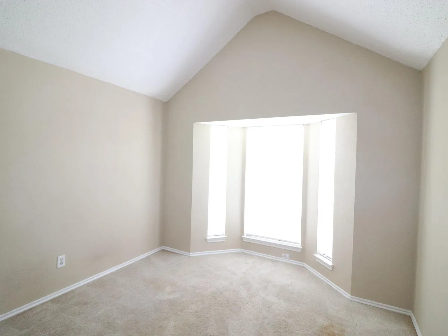 4 bed, 2112 sqft, $2,550 — Photo 4