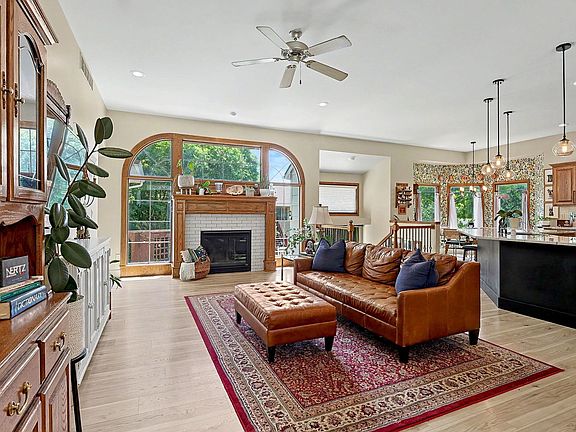 4th image of 310 N Kentucky Ln