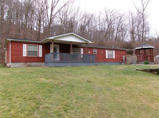 3016 Edgecliff Rd, Lower Burrell, PA 15068