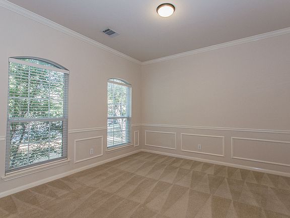 3rd image of 212 Olde Village Dr