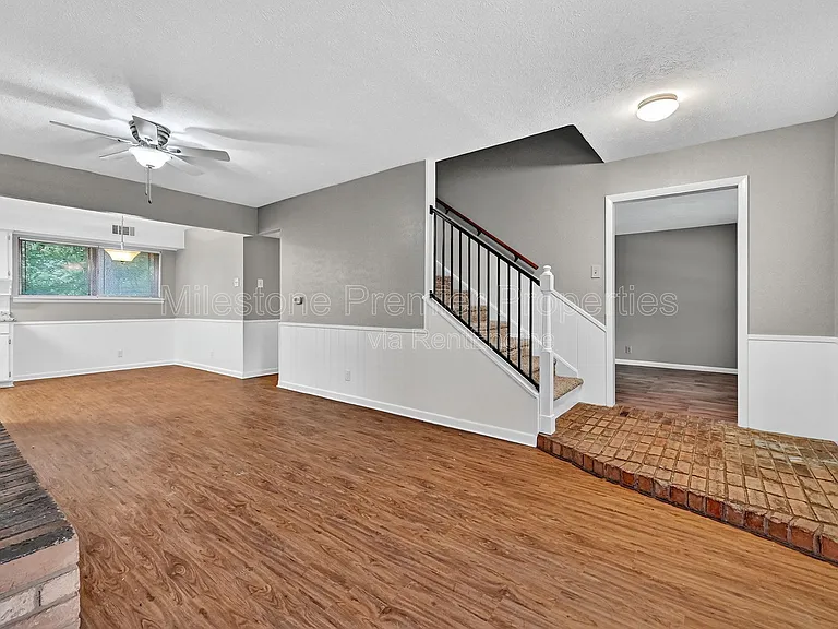 105 E Ford St — Photo 4