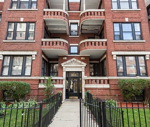 2nd image of 439 W Melrose St #41-2C