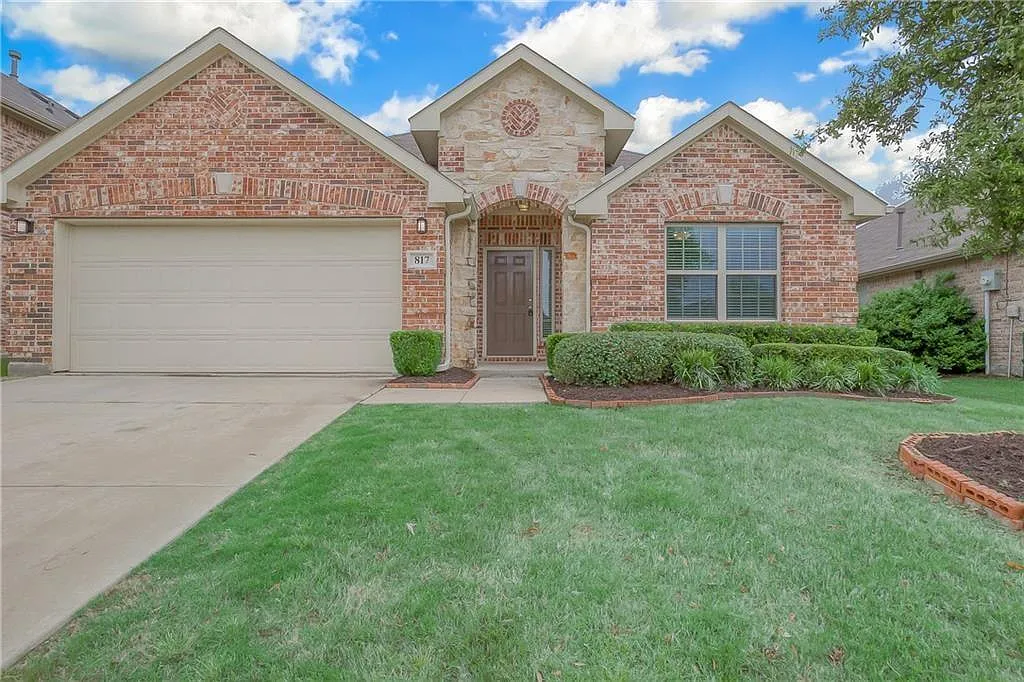 5 bed, 2045 sqft, $2,990 — Photo 1