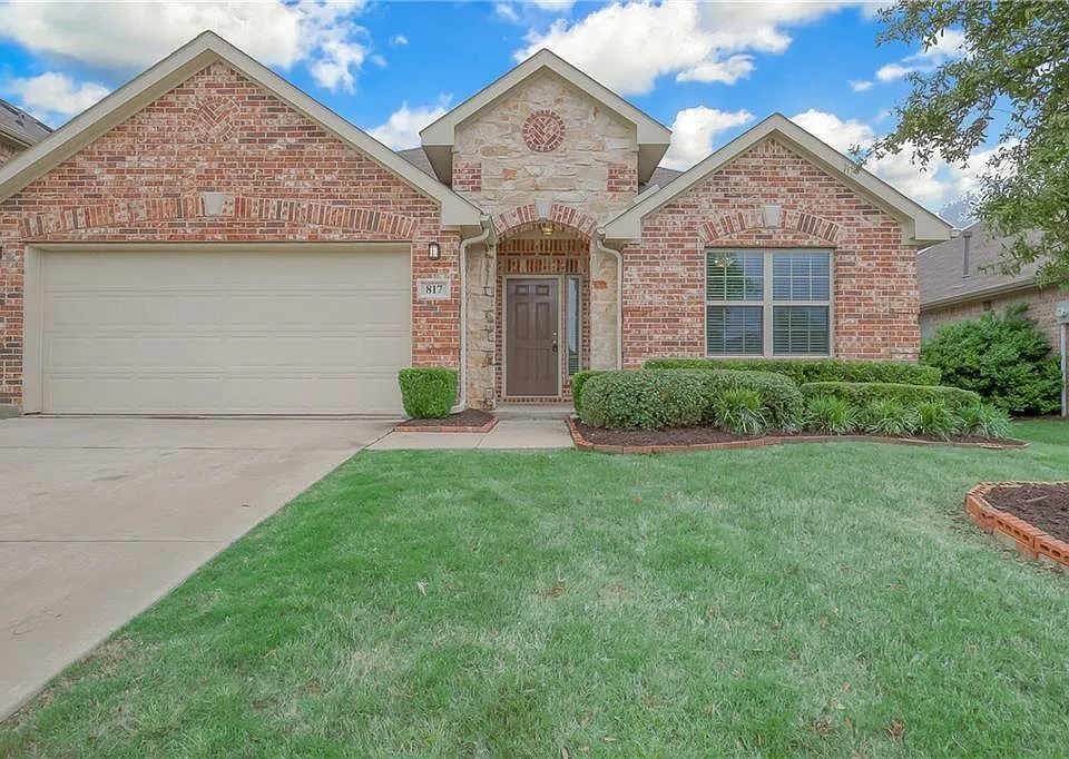 817 Silvermoon Dr