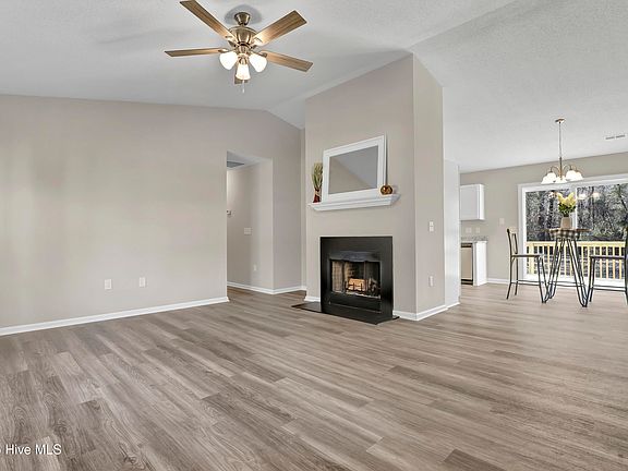 4th image of 1049 Shirley Drive