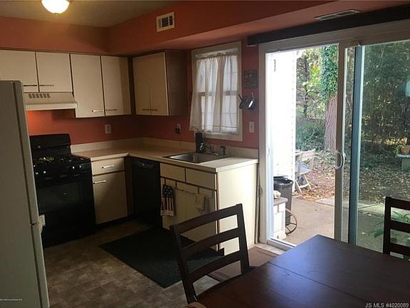 3rd image of 140 Michele Way