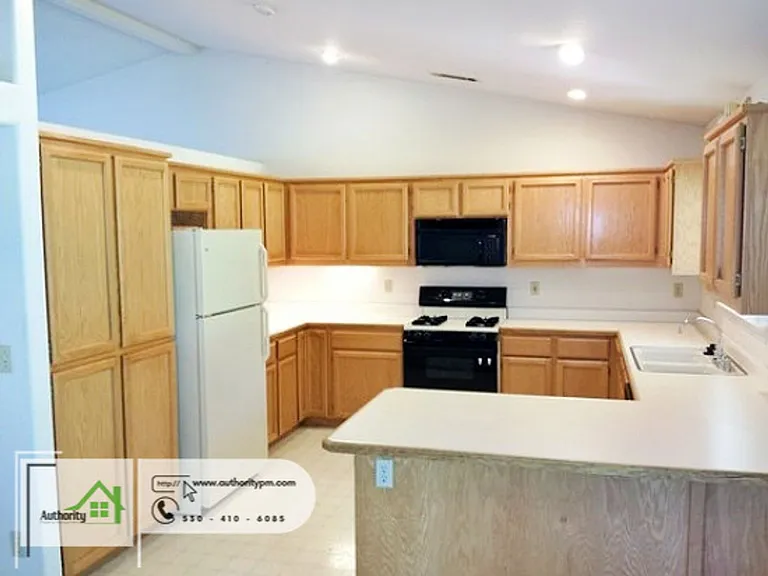 3323 Forest Homes Dr — Photo 5
