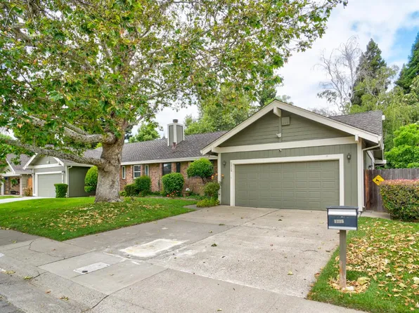 1215 Spruce Tree Cir, Sacramento, CA 95831