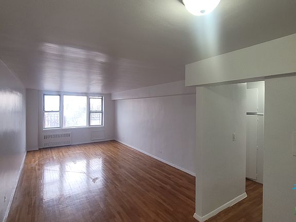 4th image of 2170 University Ave #R6