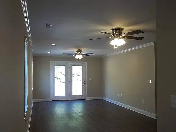 235 Fairfield Ln — Photo 3