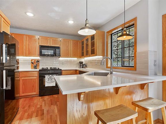 5th image of 2828 E Mount Vernon Dr
